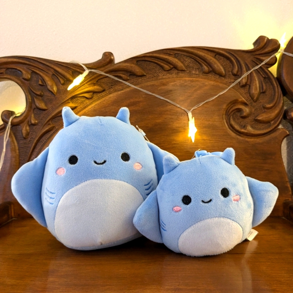 Lux the Stingray Squishmallow Bundle